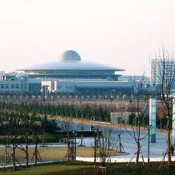 上海市南汇体育中心（馆）